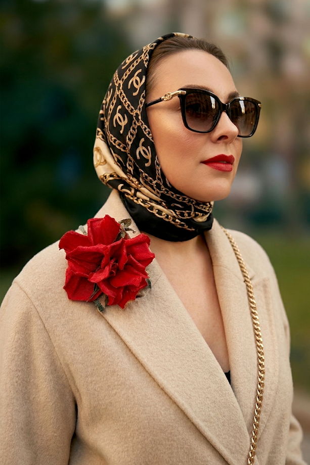 Красная брошь цветок ручной работы из льна