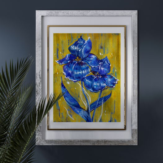 Картина акварелью и акрилом "Синие ирисы на золотом фоне"