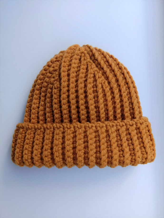 Зимняя шапка бини горчичного цвета