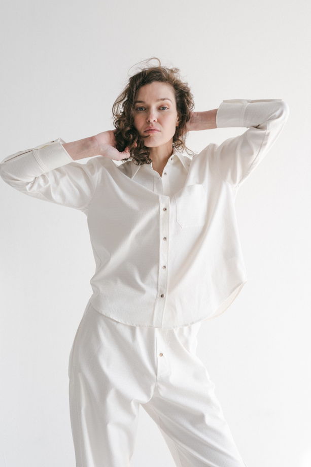 Рубашка из хлопка жаккардового плетения красивого белого оттенка