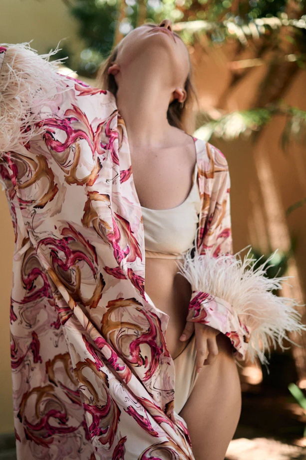 Туника кимоно на поясе с натуральными перьями страуса “Fiji”