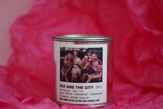 Ароматическая свеча Секс в большом городе с ароматом клюквы, просекко и цедры апельсина