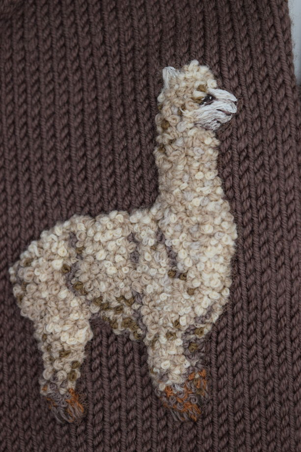 Варежки из мериноса с ручной вышивкой "Альпаки"