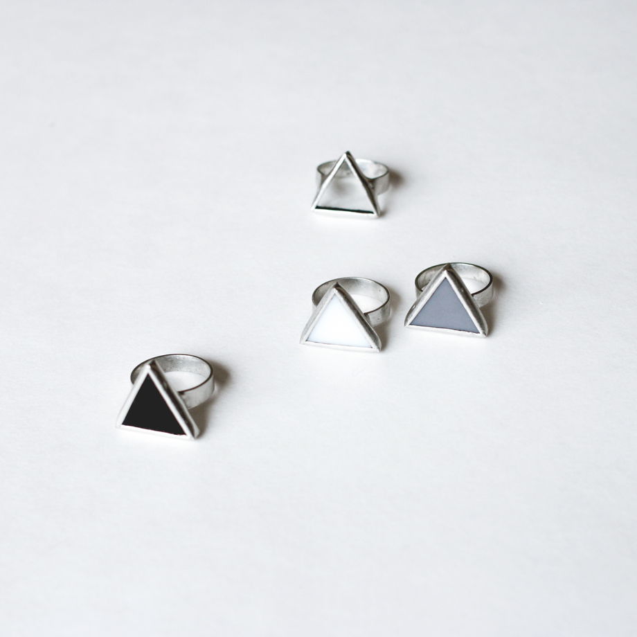 Треугольные стеклянные кольца коллекции "монохром"