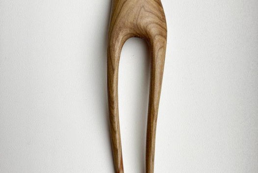 Деревянная шпилька из рябины "Листик рябины"