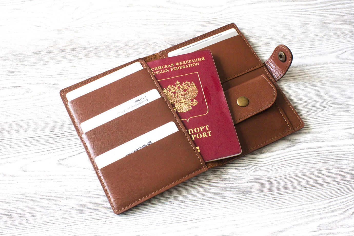 Портмоне из натуральной кожи для паспорта, карт, банкнот и мелочи "Коньяк"