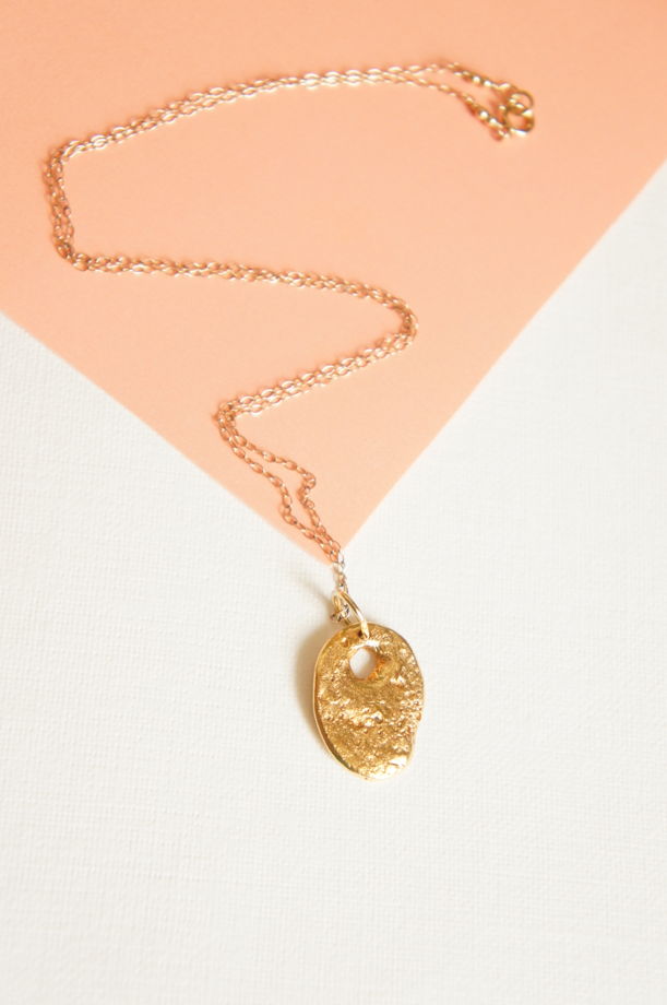 Позолоченный кулон на удачу камень с дыркой куриный бог на цепочке винтаж