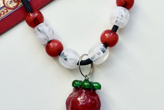 Адресник, подвеска-брелок на шнурке с NFC "Клубничка"