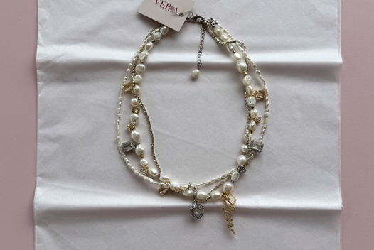 Колье из жемчуга с подвесками и фианитами