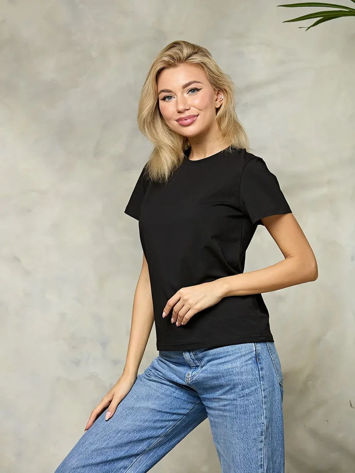 Черная базовая однотонная женская футболка с коротким рукавом