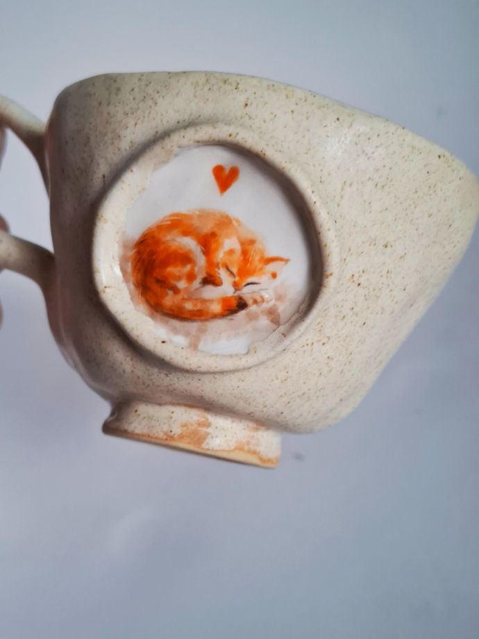 Чашка керамическая с котиком, ручной работы. "Спящий кот