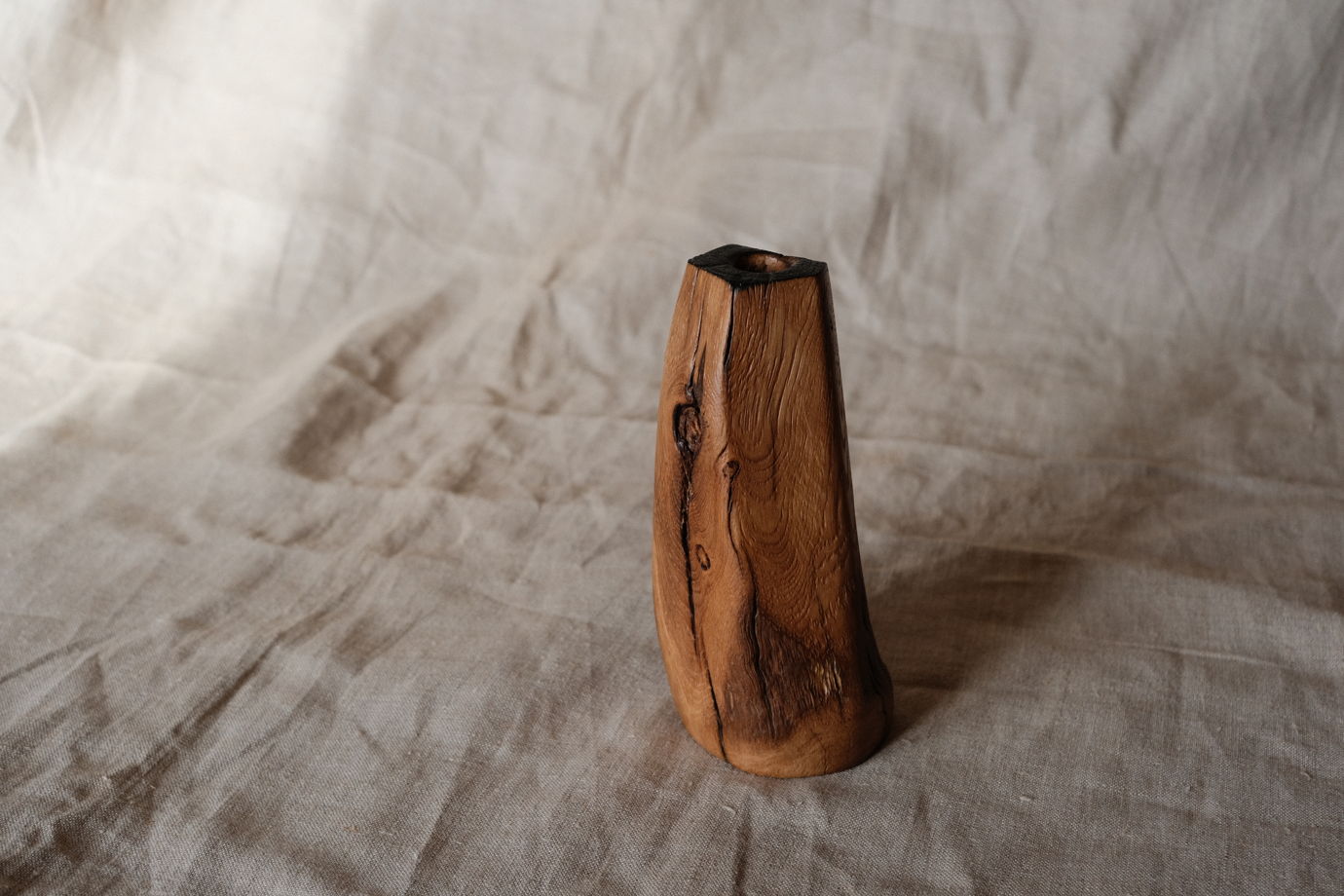 Ваза высокая дубовая