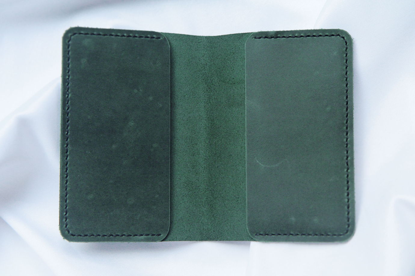 Зеленая обложка для паспорта или документов из мягкой натуральной кожи ручной работы Wild Village