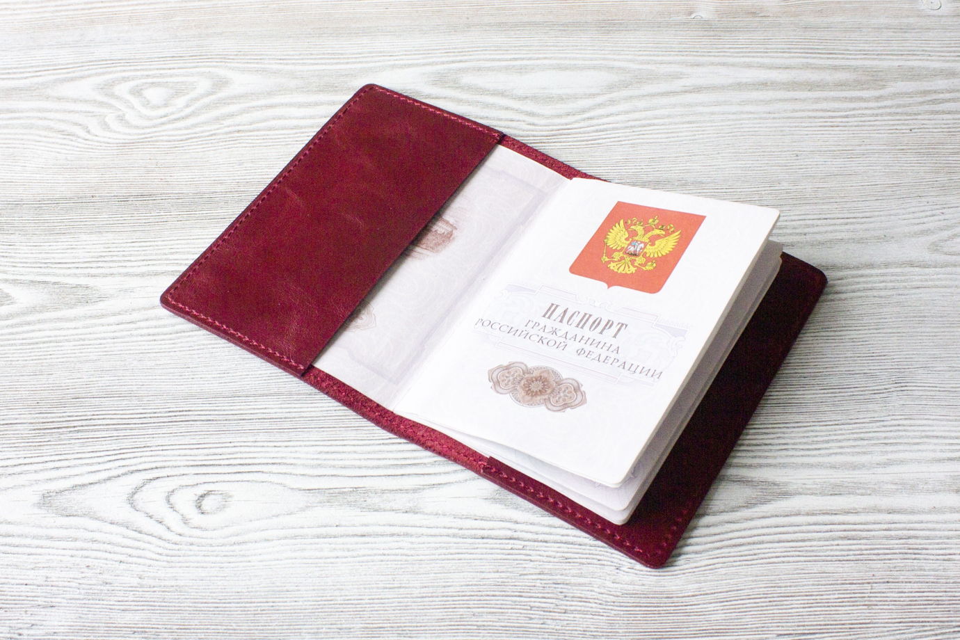 Обложка  для паспорта, бордовая, из натуральной кожи пулл-ап