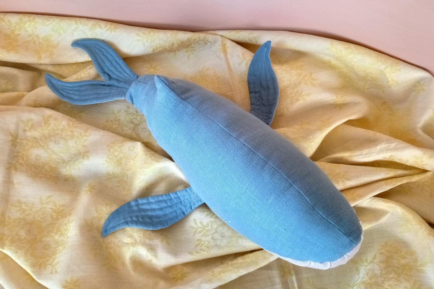 Льняной кит ручной работы (голубой/серый)