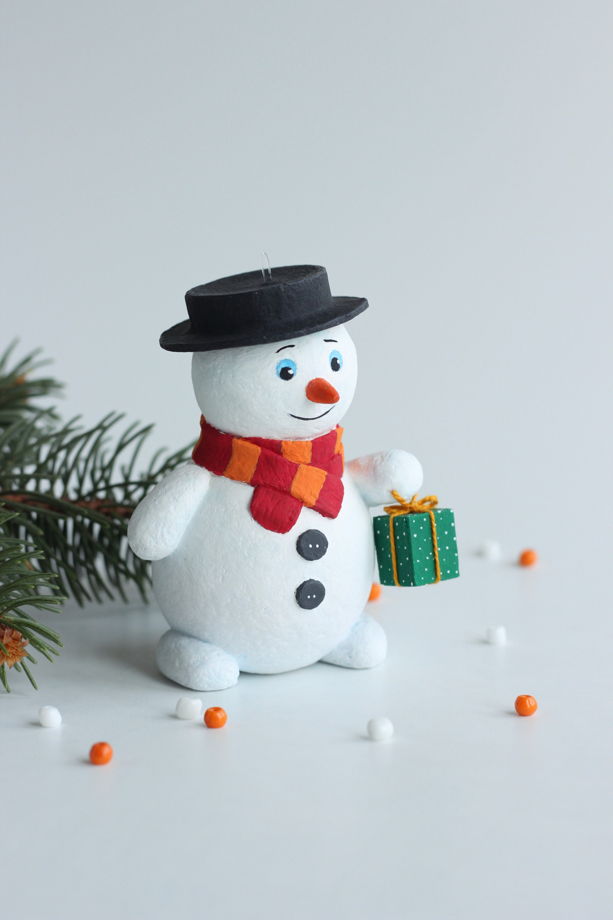 Ёлочная игрушка "Снеговик с подарком"