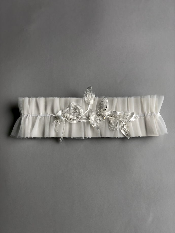 Свадебная подвязка с ручной вышивкой