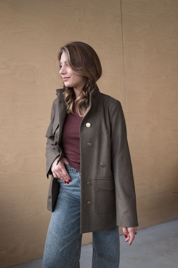 Фланелевое полупальто "ТРИНИТИ" цвета тауп хаки с вышивкой