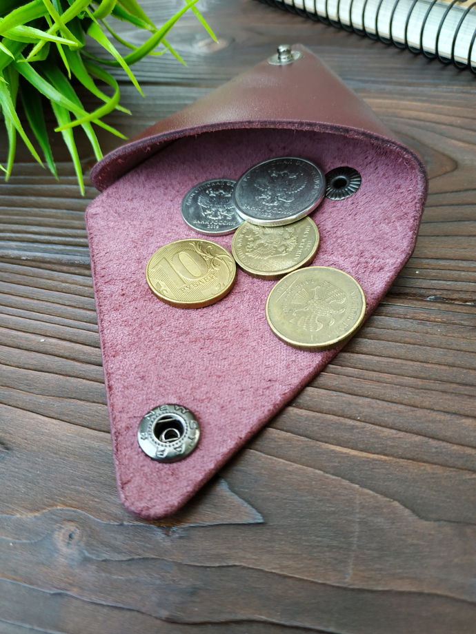 Монетница кожаная ручной работы бордовая HELFORD Тринг