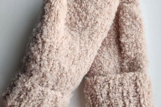 Варежки букле "Ракушка"