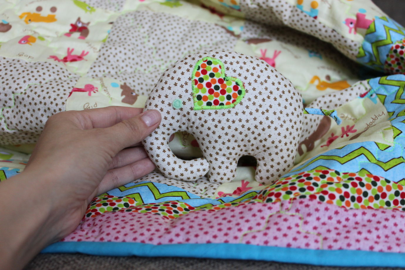 Одеялко и игрушка для новорожденных "Веселые  животные"