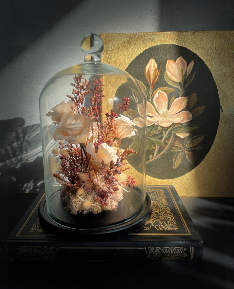 Клош с розами и жуком