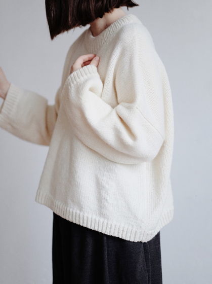 Шерстяной свитер молочного цвета