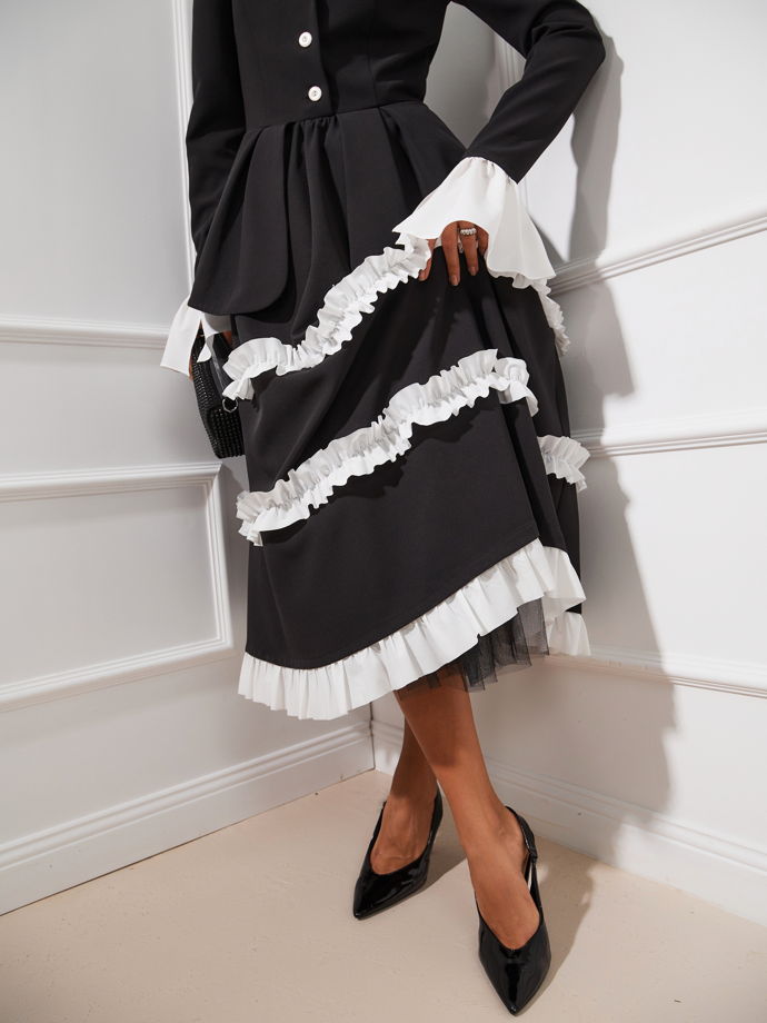 Платье длины миди «Ясна» в черном цвете, с рюшами, пышной юбкой и баской