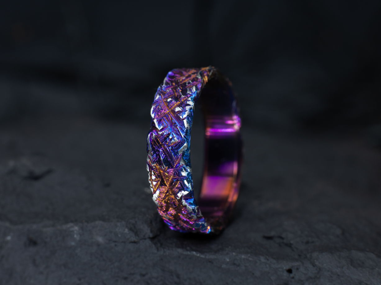 Кольцо из титана "Изрезанное"