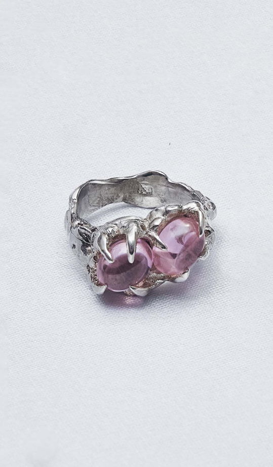 Серебряное кольцо странной формы с розовым цирконом — "CLAW"