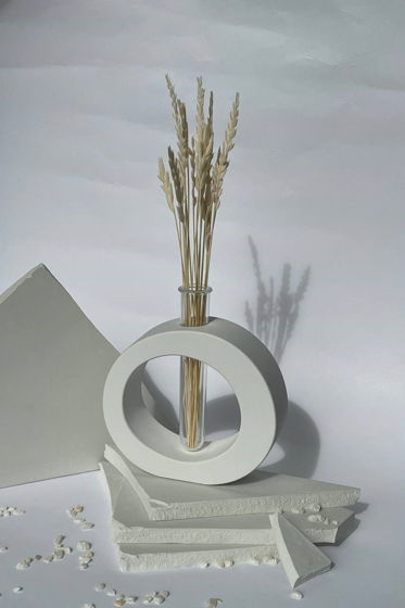 Декоративная ваза "Круг" с колбой из гипса для сухоцветов и живых цветов