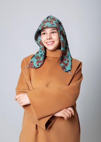 Весенний капор женский на пуговице двухслойный из натуральных тканей бирюзовый с принтом турецкий огурец, ручная работа