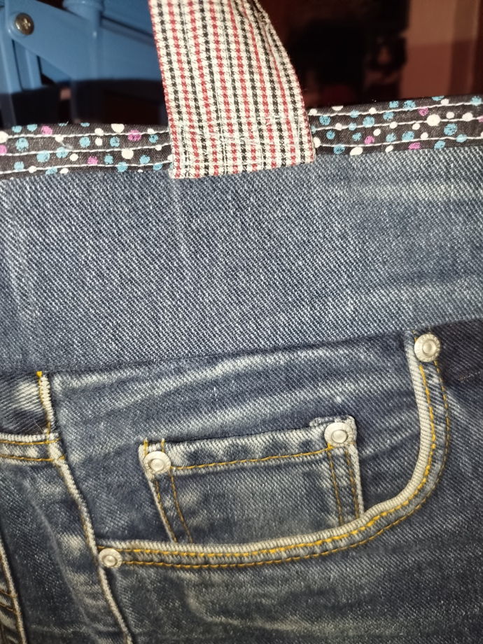 Сумка шопер из переработанного денима ручной работы.