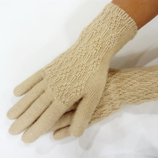 Зимние женские перчатки  светло-бежевого цвета , шерсть мериноса50% шерсть альпака50%
