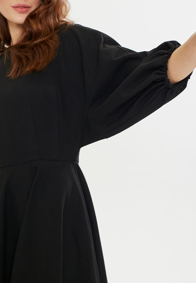 Платье #1 черного цвета с пышными рукавами и асимметричной юбкой